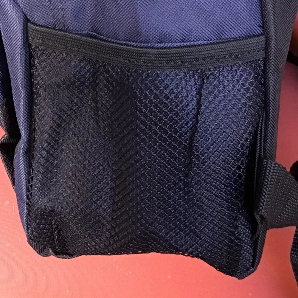 NWOT Stylish Unisex Everest Small Backpack in the Color Navy Blue